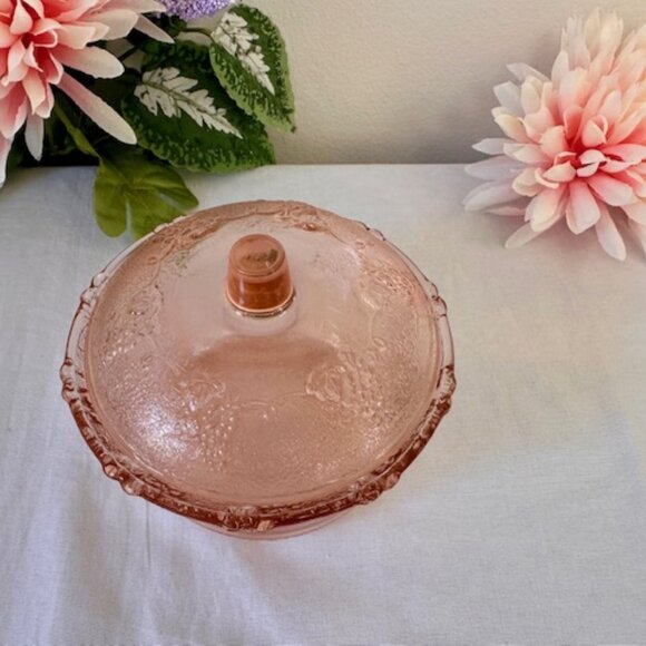 Vintage Pink Pressed Glass Condiment Bowl with Lid – Grapevine Fruit Design 1970 - Picture 2 of 3